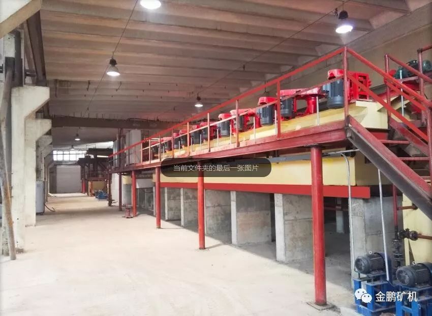 熊德明电话自动灰料包蛋机_香菇料木屑机总是往外蹦圆木_给料机