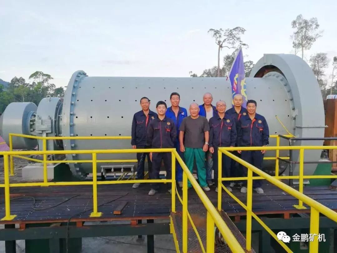 香菇料木屑机总是往外蹦圆木_给料机_熊德明电话自动灰料包蛋机