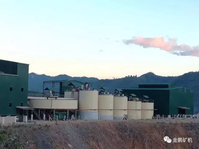 给料机_香菇料木屑机总是往外蹦圆木_熊德明电话自动灰料包蛋机