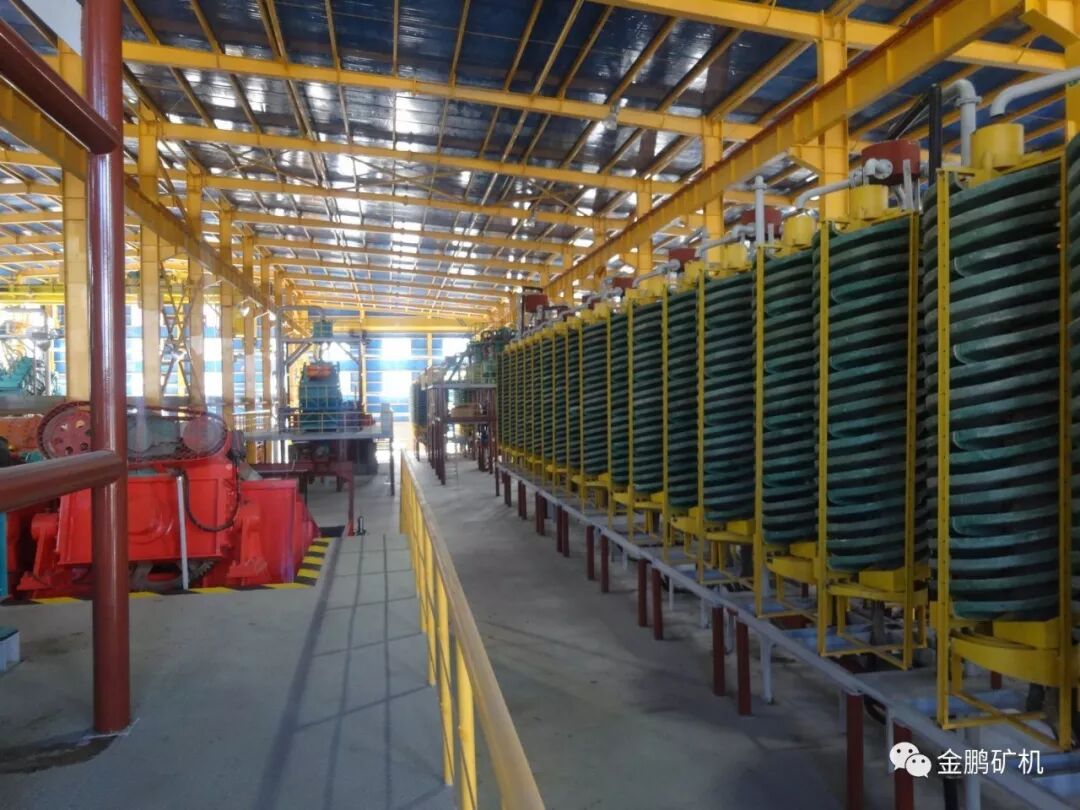 香菇料木屑机总是往外蹦圆木_熊德明电话自动灰料包蛋机_给料机