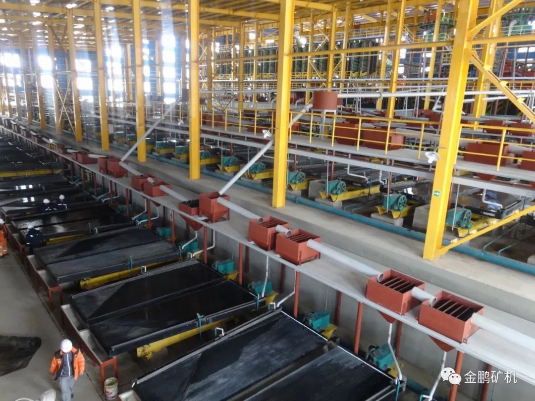 熊德明电话自动灰料包蛋机_香菇料木屑机总是往外蹦圆木_给料机