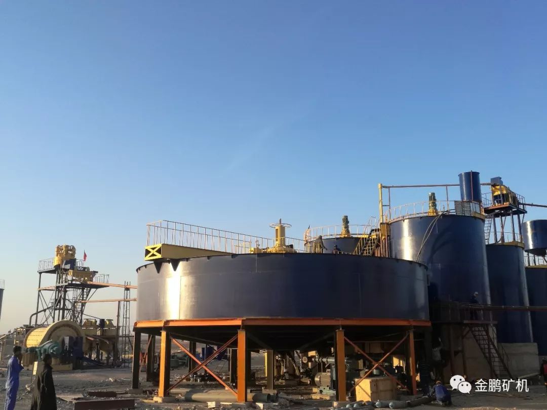 给料机_熊德明电话自动灰料包蛋机_香菇料木屑机总是往外蹦圆木